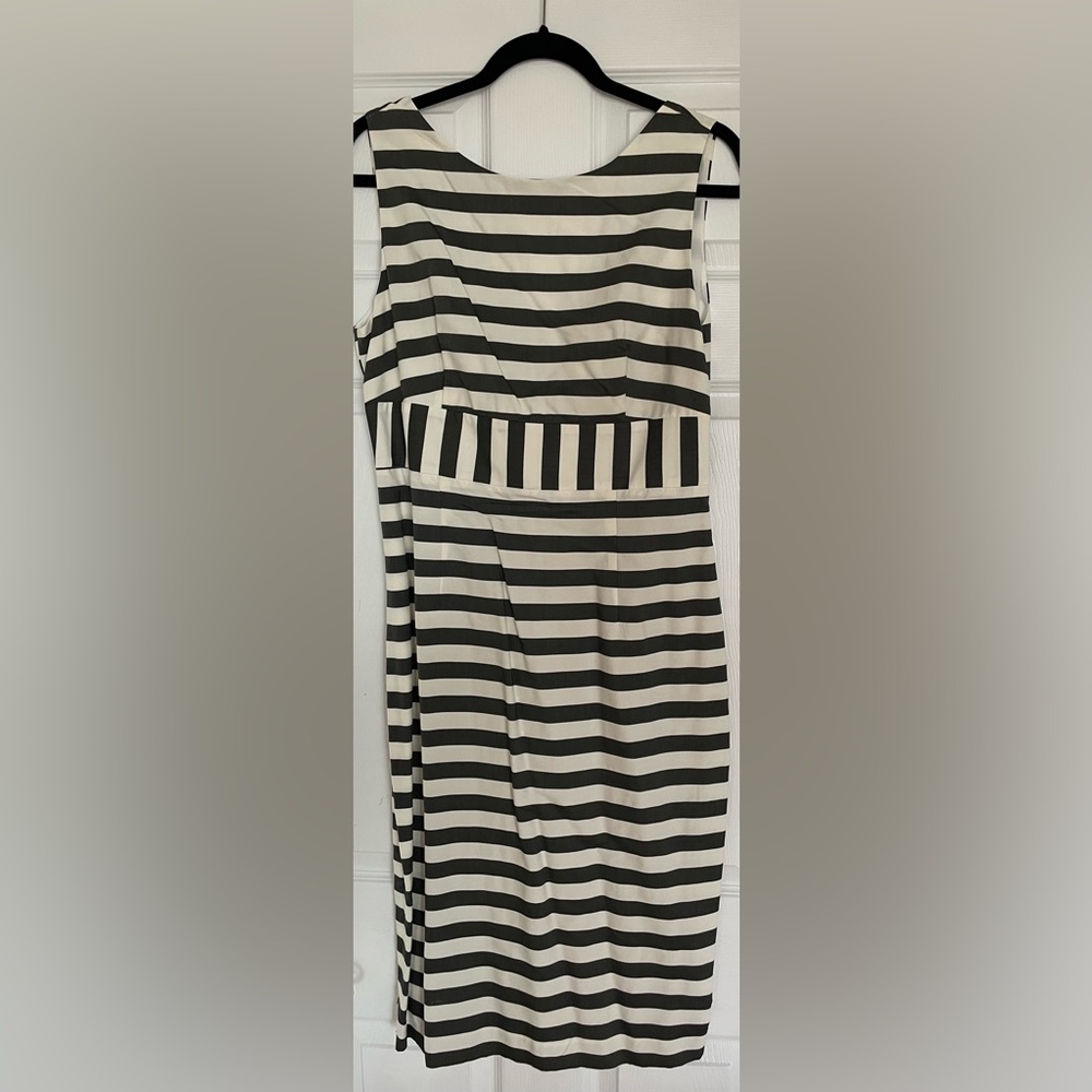 Beautiful dress, never been wore.
